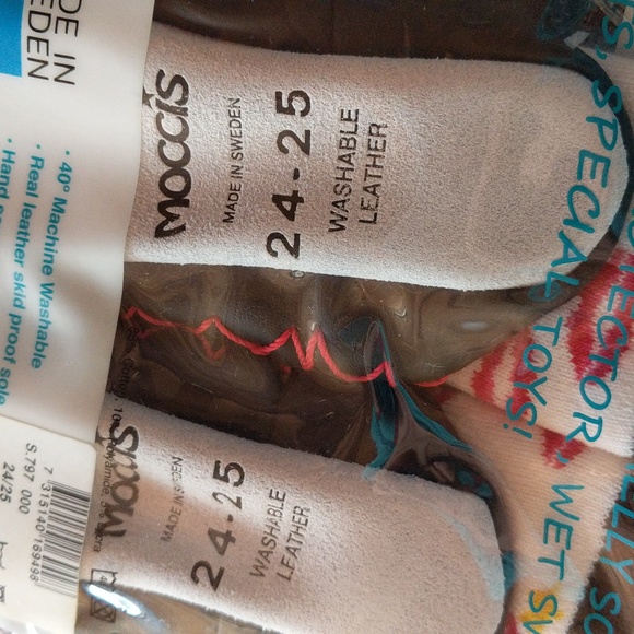 NWT Moccis Kids Shoes / Floor Slippers - Picture 8 of 13